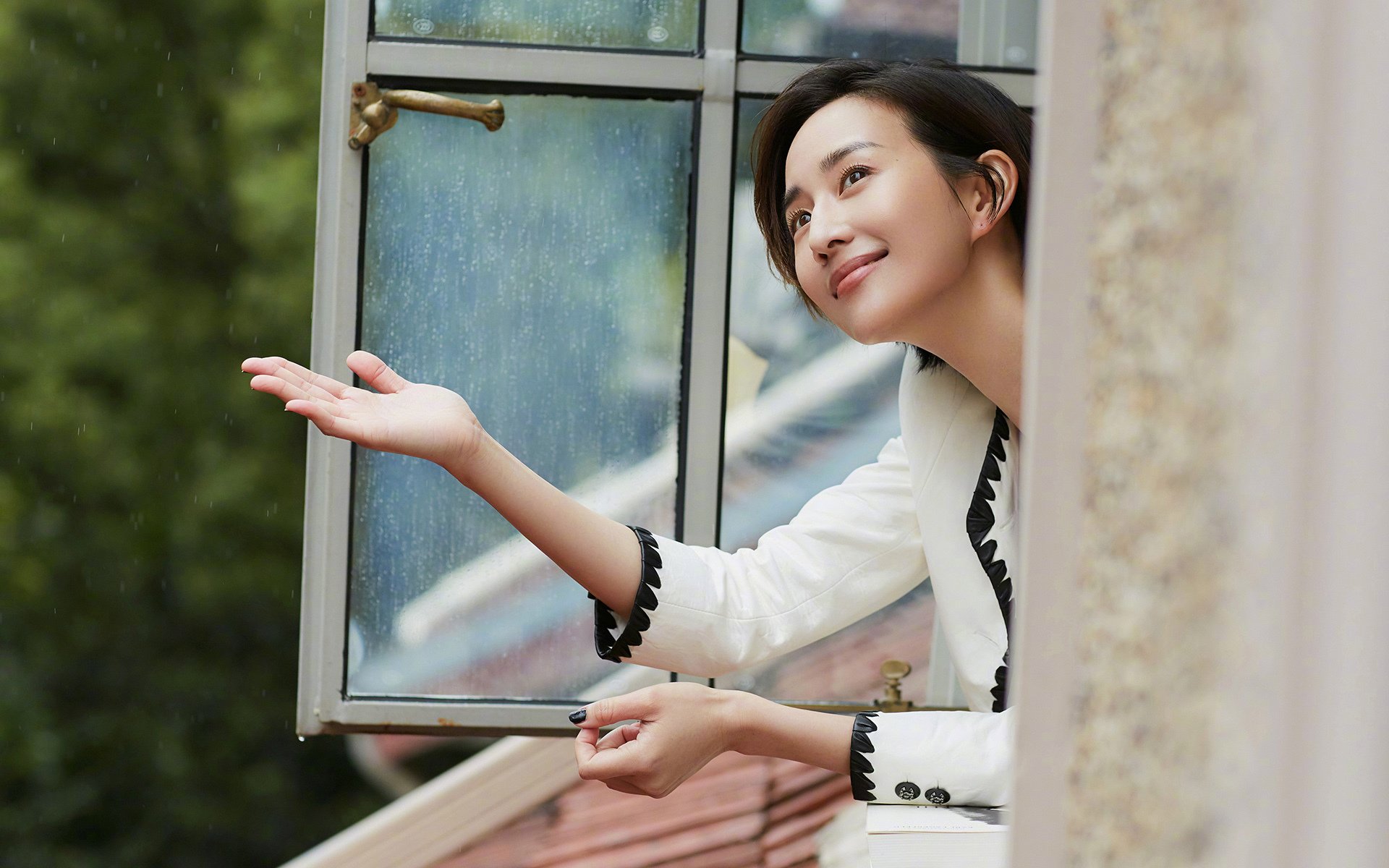 直播弹幕互动功能引发观众热情参与,直播弹幕是实时的吗