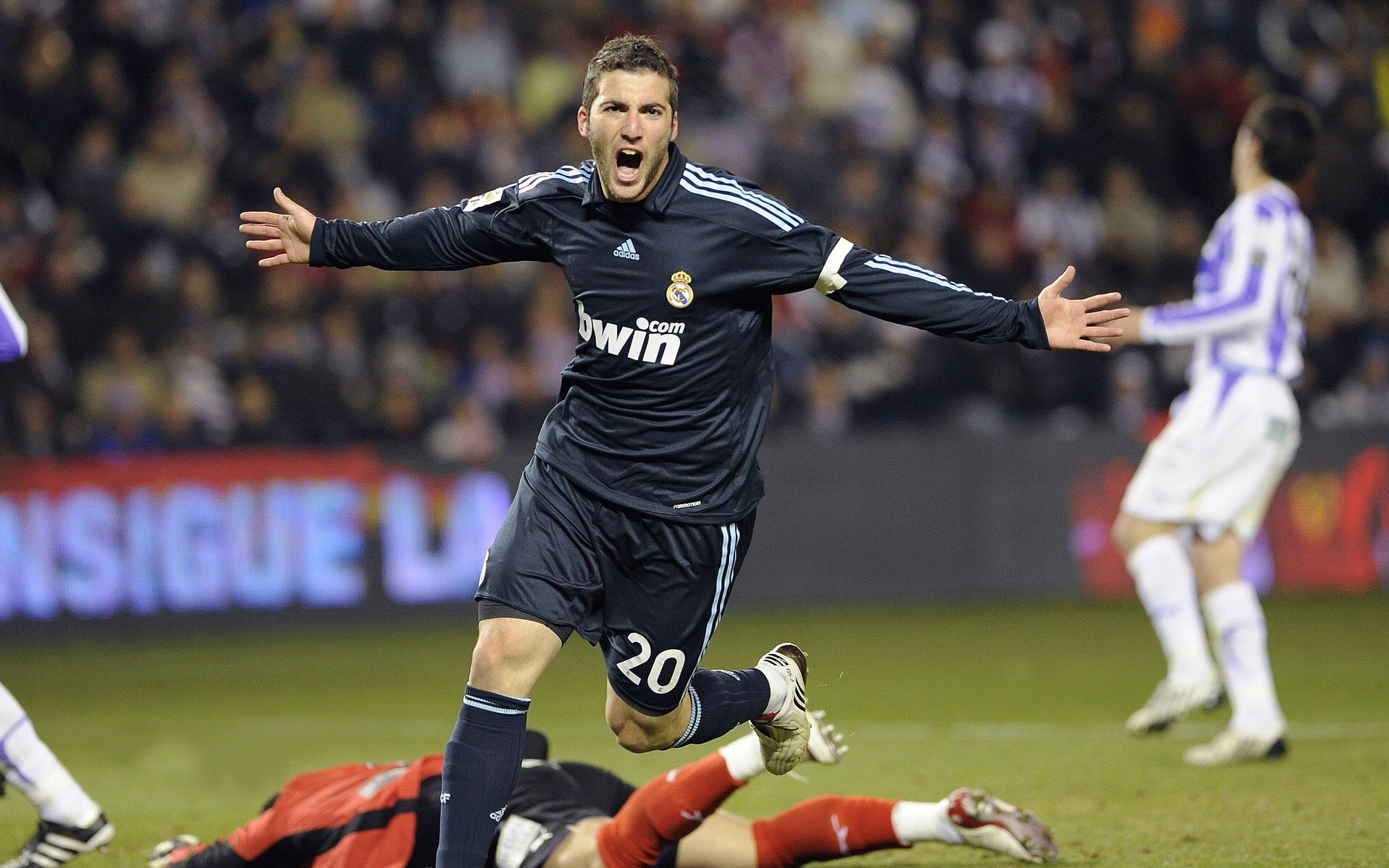 速度滑冰世界杯：高亭宇男子500米连夺三站冠军 冬奥后状态火热